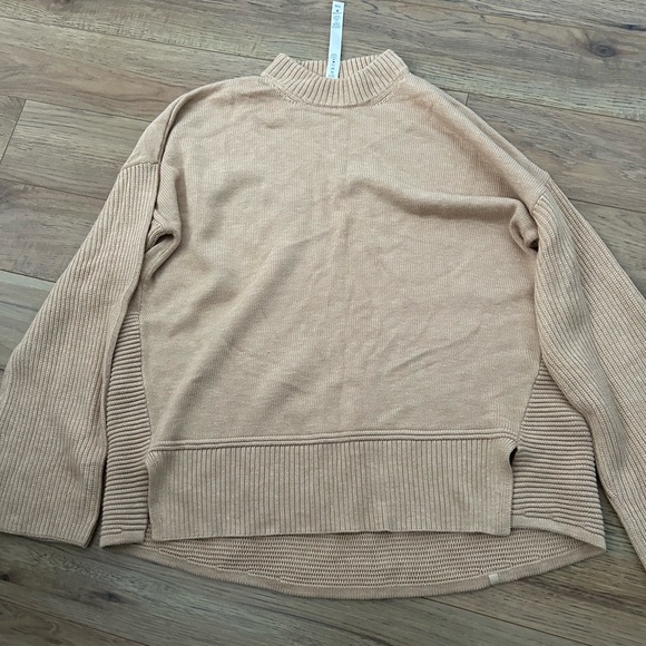 Lululemon total eclipse sweater.  Size M/L - Picture 2 of 2